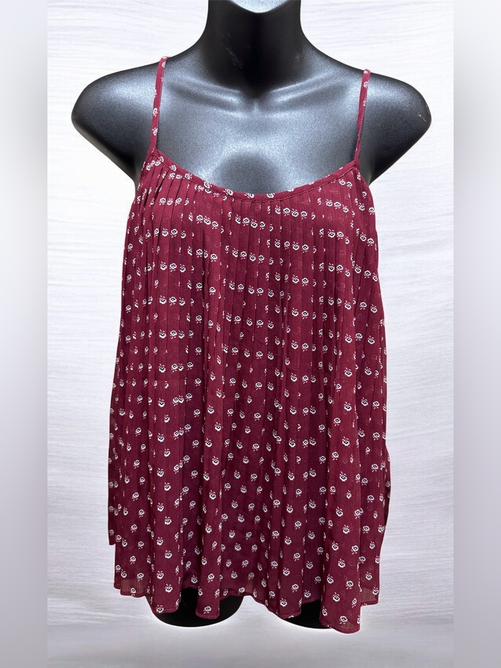 Abercrombie & Fitch Chiffon Pleated Camisole Tank Top in burgundy size XS